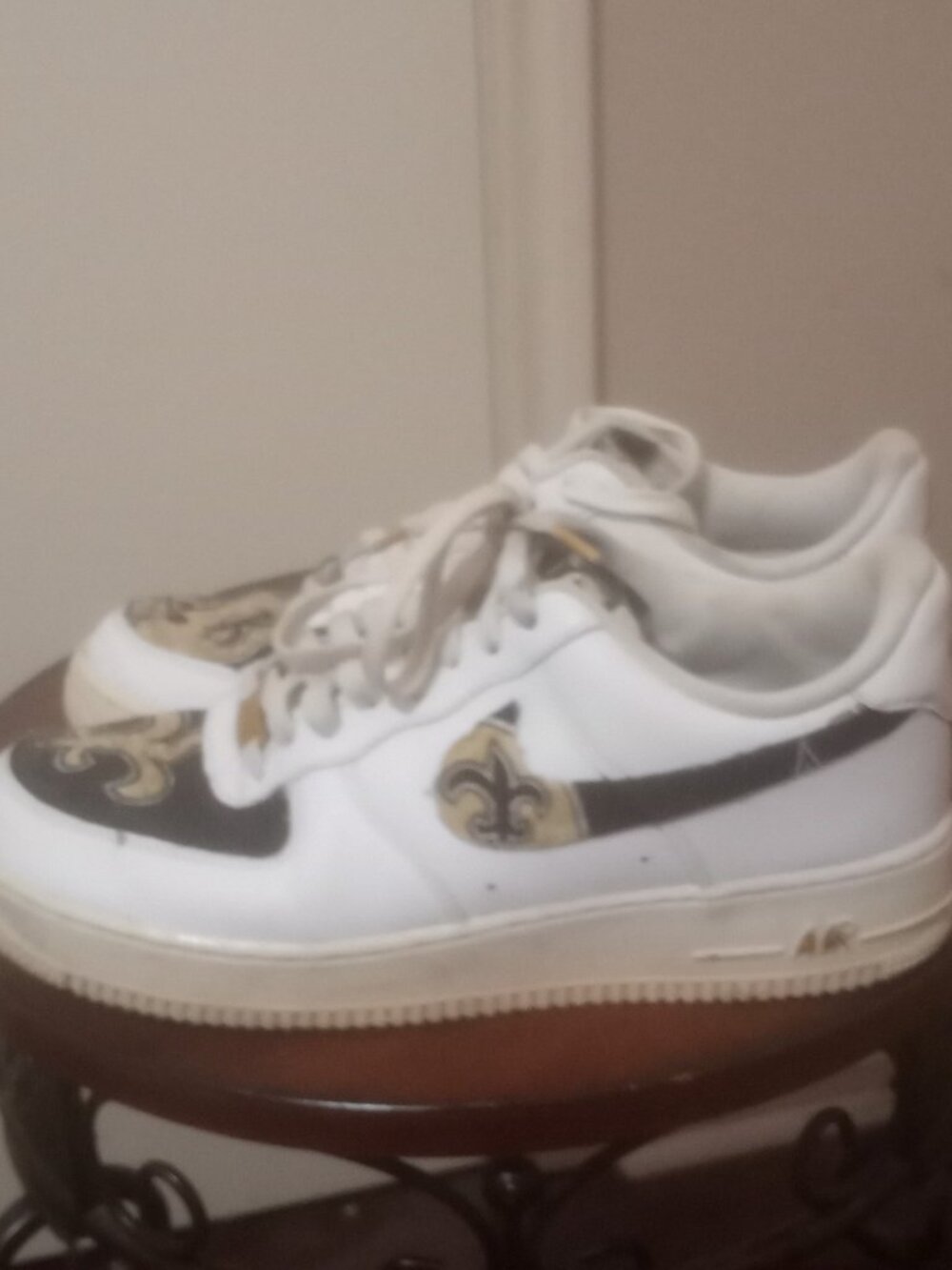 Mens Nike Air Force One 07 New Orleans Saints NFL White Leather Size 9.5 Tennis - Picture 9 of 12